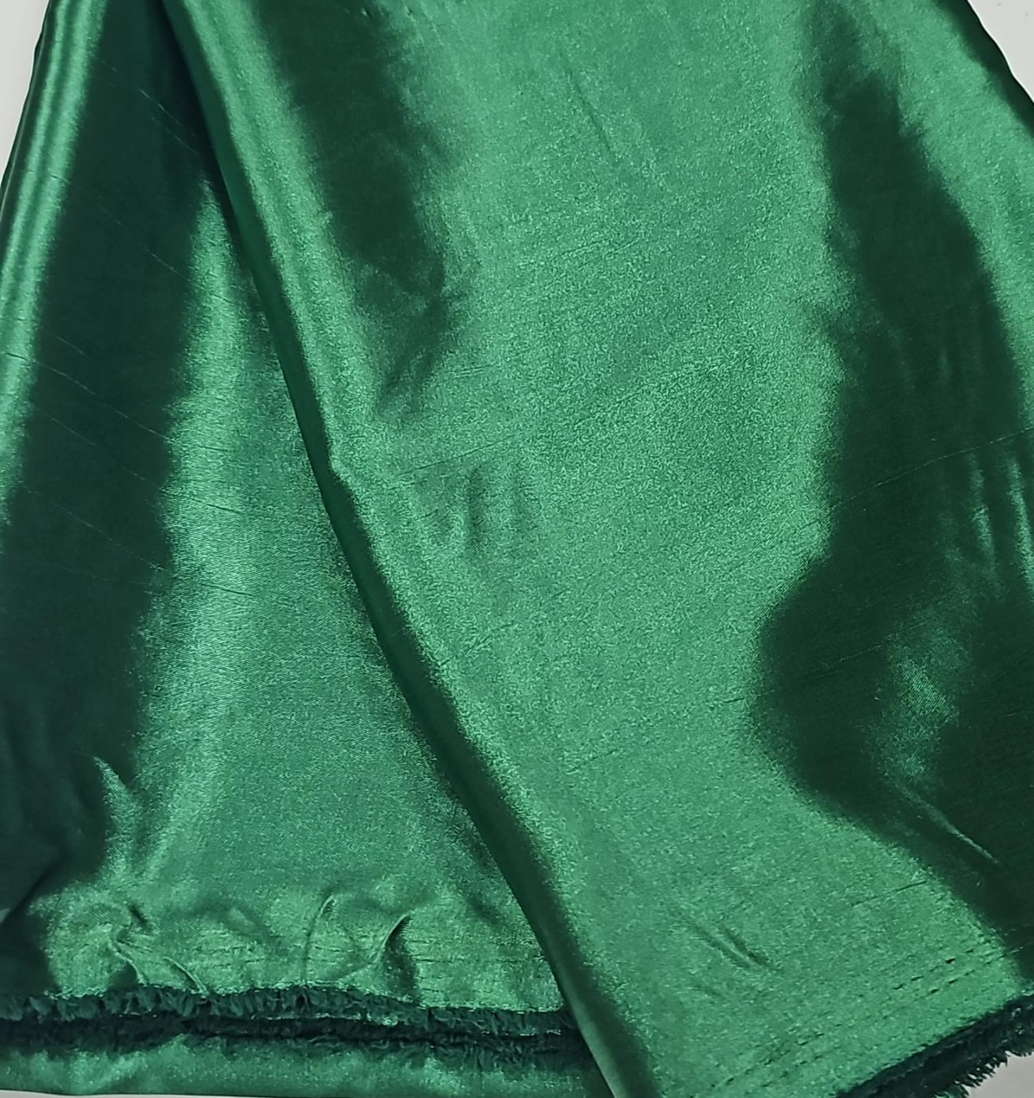 Cetim Charmeusse c/ Lycra Verde Bandeira  COM DEFEITO  - Largura 1,47 m x Comprimento 1,50 m 