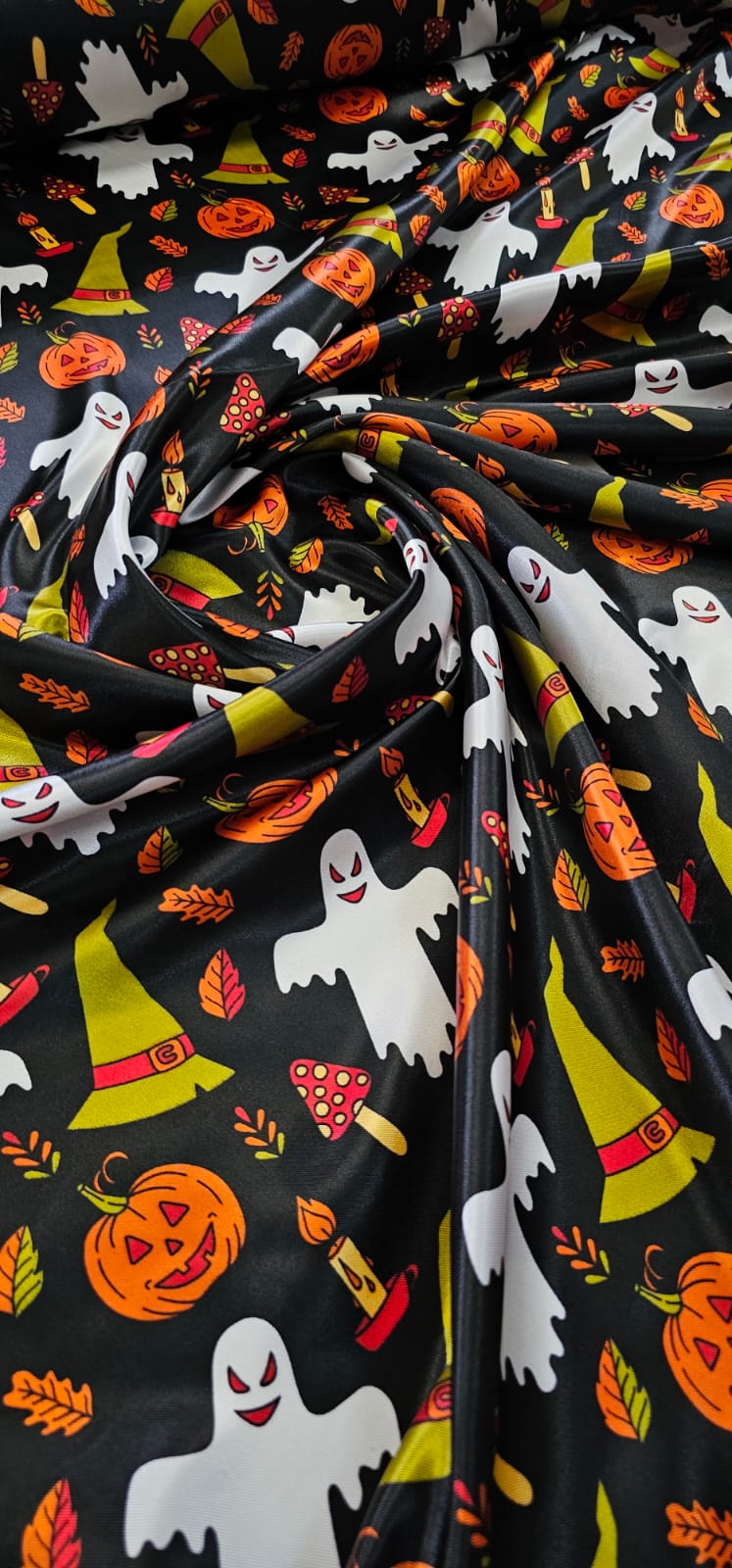 Cetim Estampado Halloween Fundo Preto Fantasmas - Largura 1,47 m x Comprimento 1,50 m 