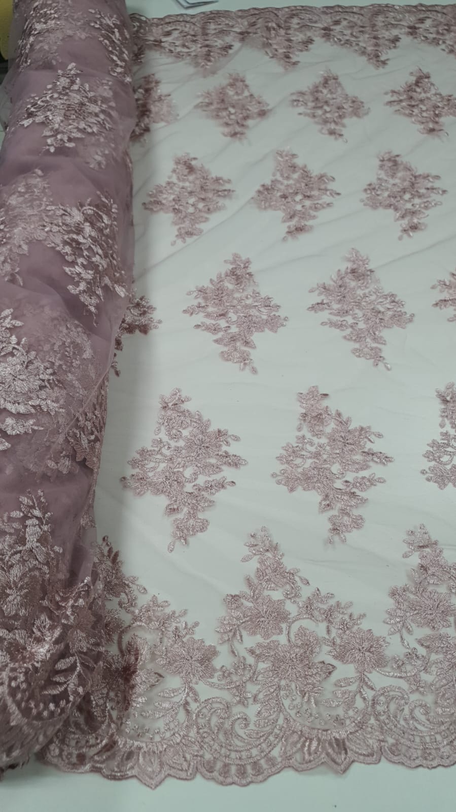 Tule Bordado com Bico Rosê 481A - Largura 1,30 m x Comprimento 2 m 