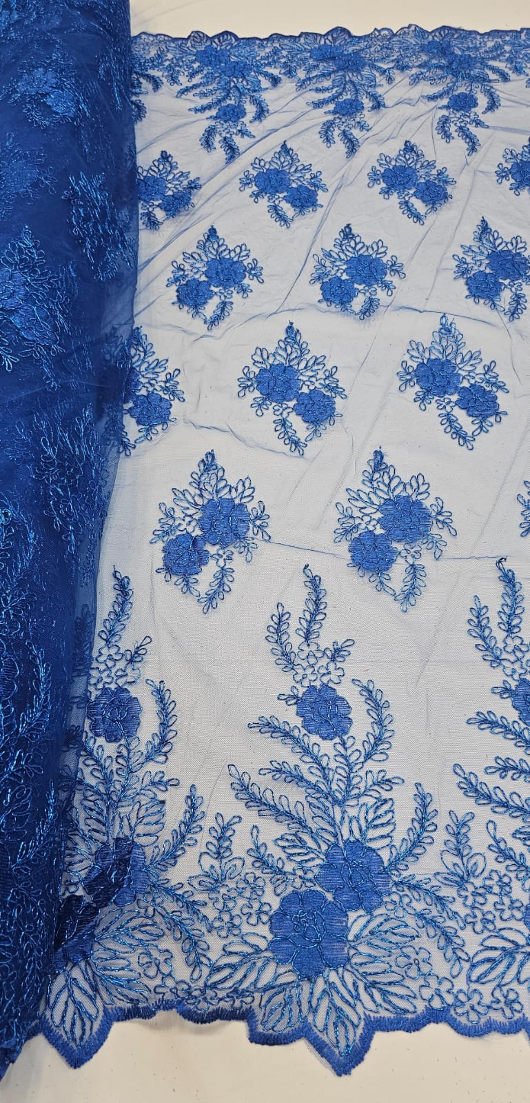 Tule Bordado com Fio Metálico Azul Royal 149A - Largura 1,30 m x Comprimento 2,50 m 