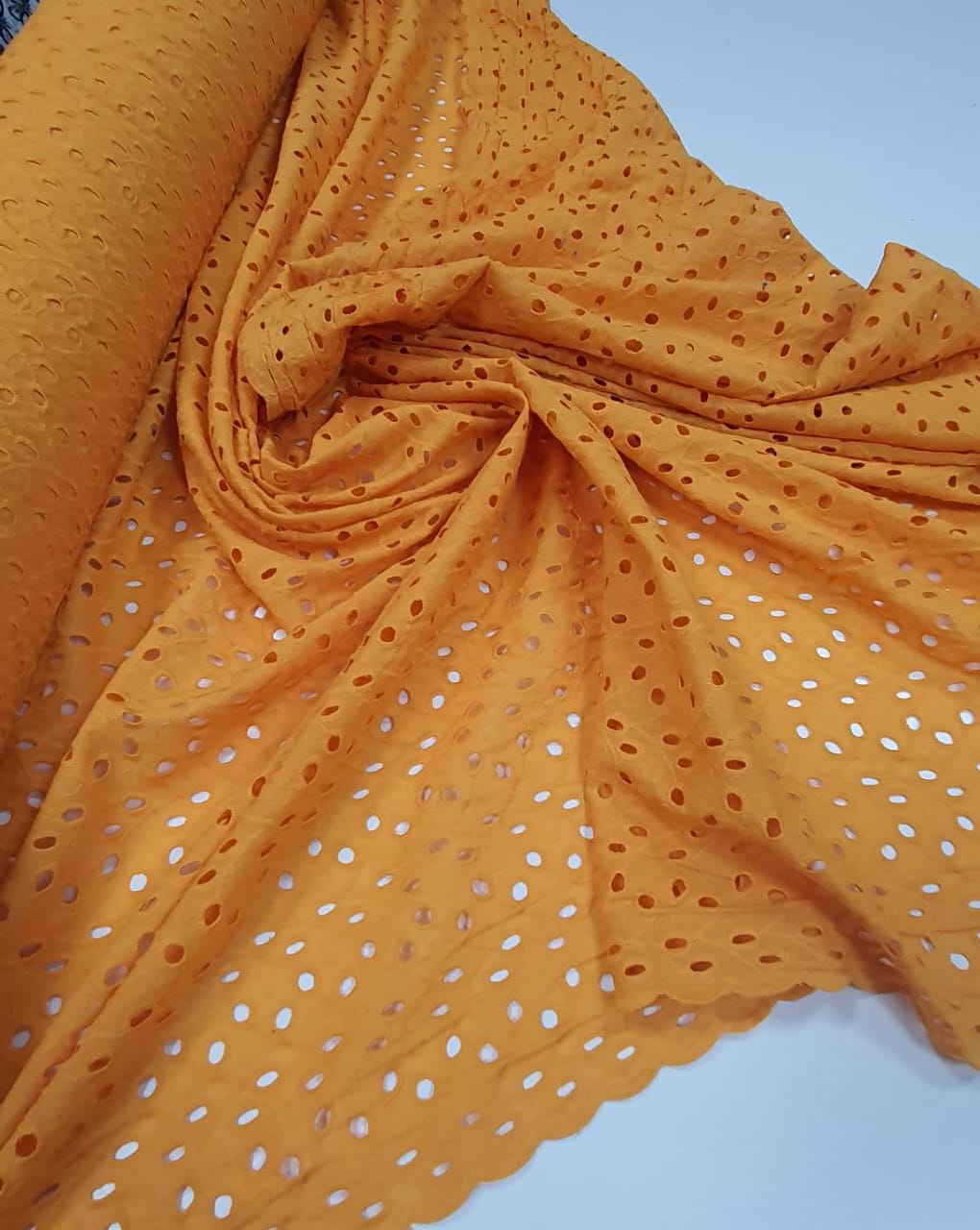 Layse Bordada Amarelo Gema Modelo A-961 - Largura 1,40 m x Comprimento 1,50 m 