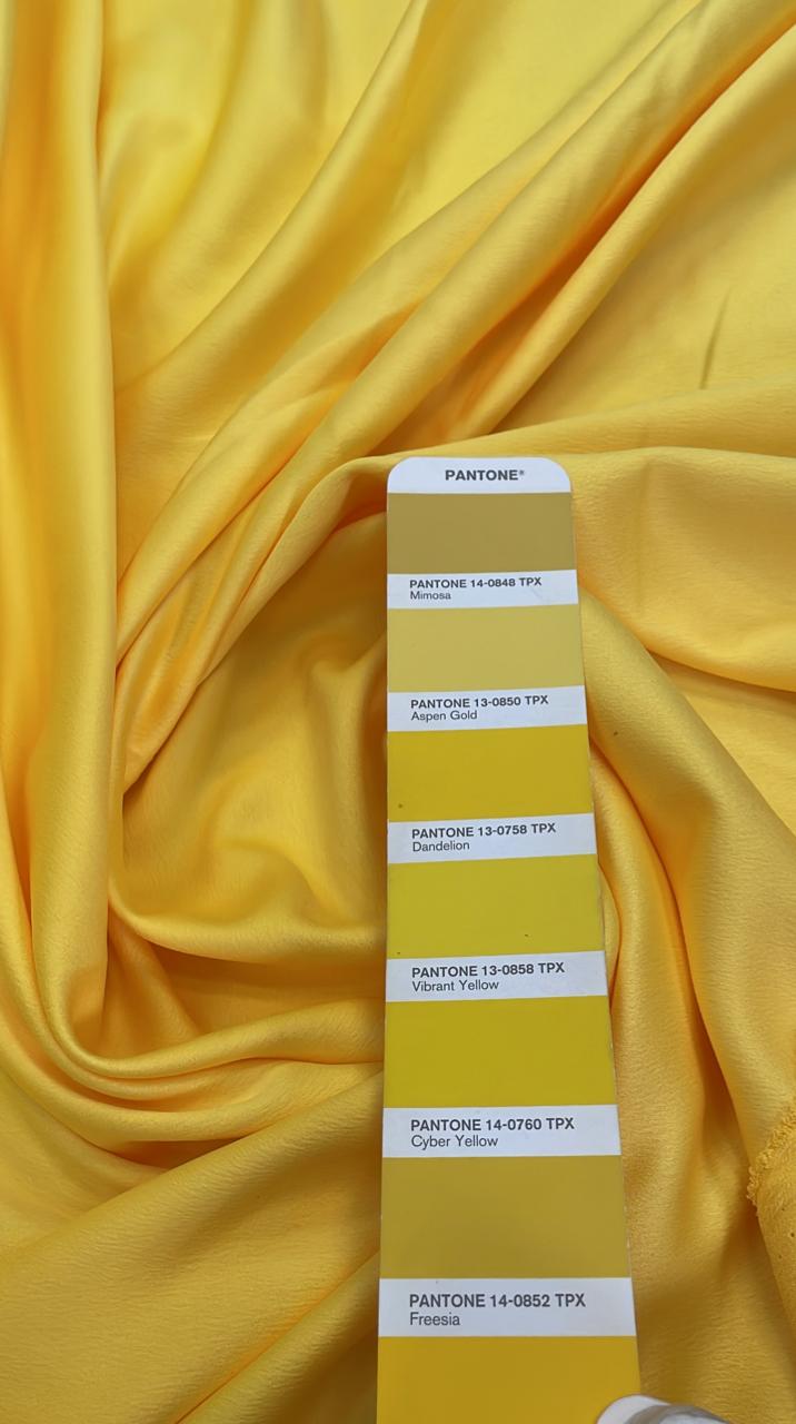 Crepe Amanda Liso Amarelo Ouro - Largura 1,50 m x Comprimento 1,70 m 