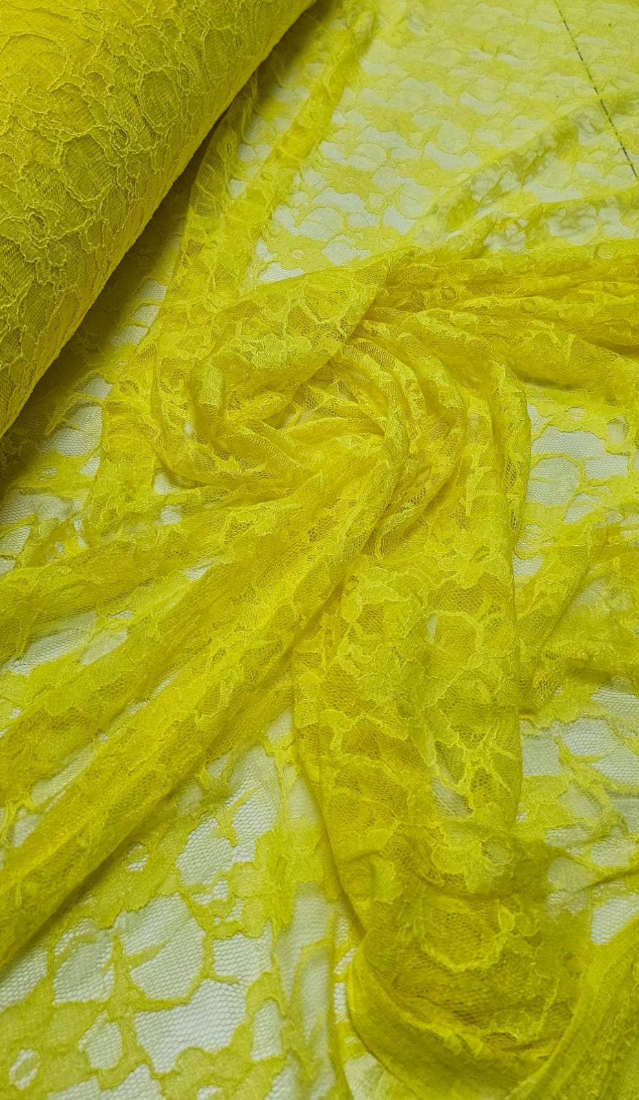 Renda Suiça Light Amarelo Canário - Largura 1,50 m x Comprimento 1,70 m 