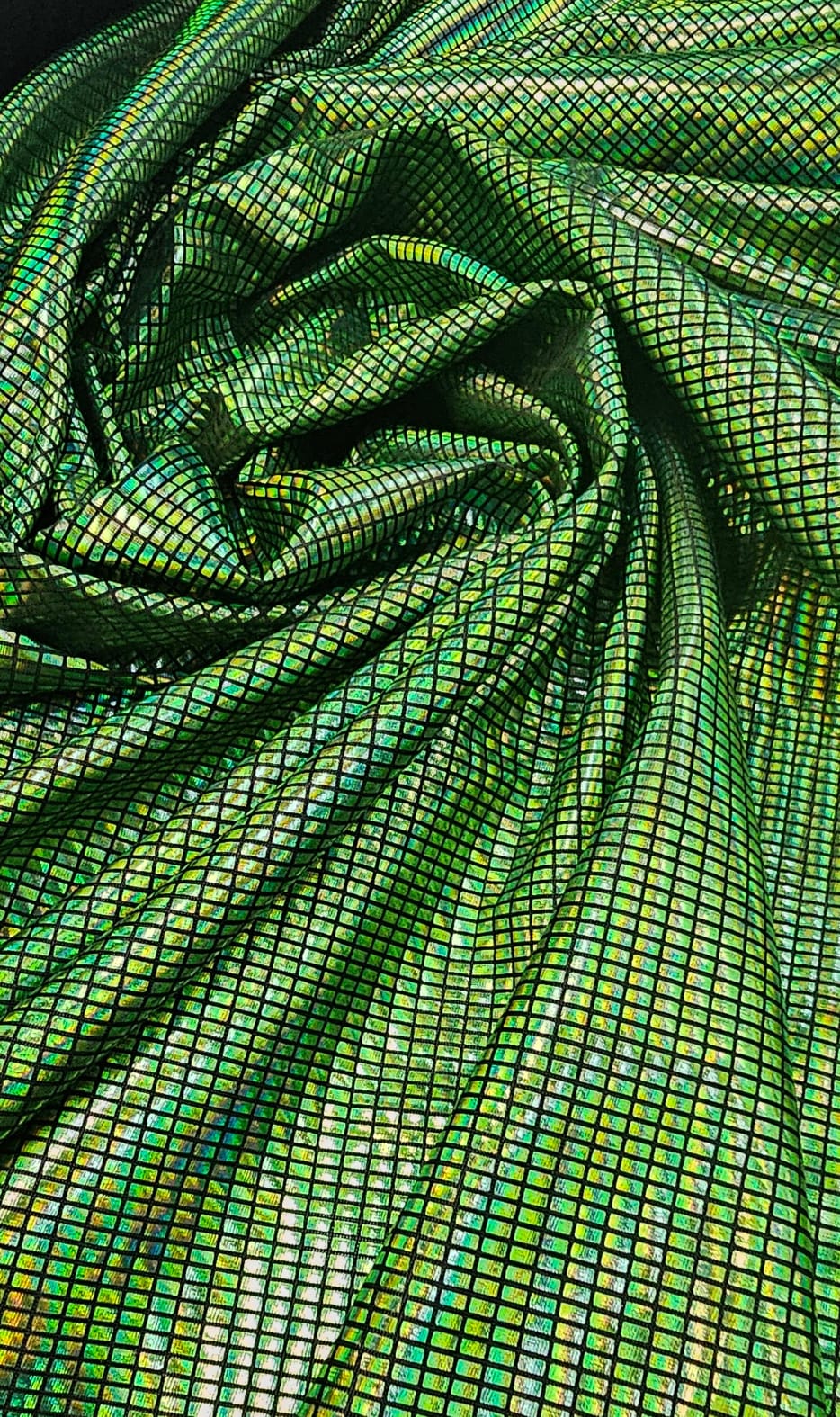 Malha Look Holográfica Verde -Largura 1,50 m x Comprimento 0,68 cm