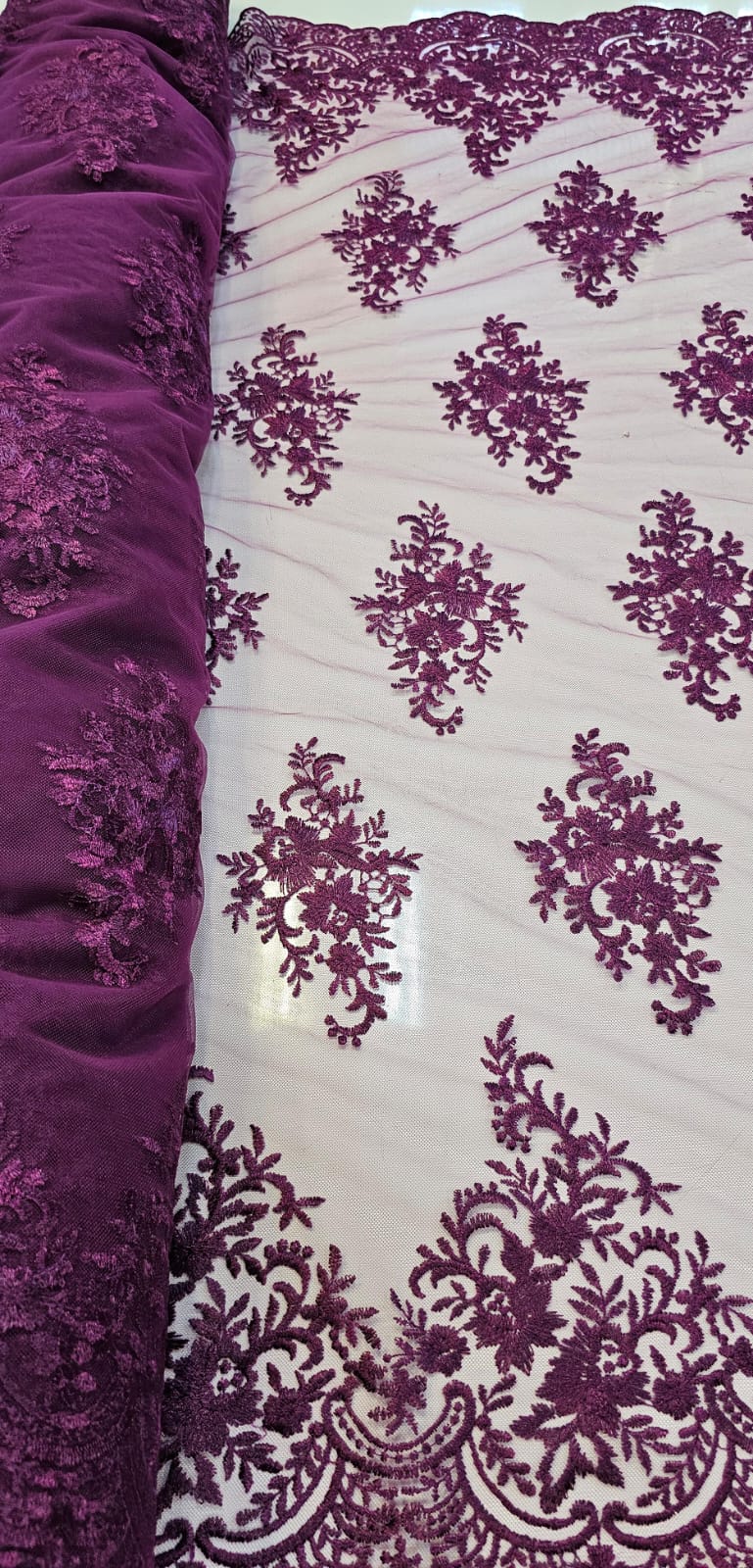 Tule Bordado com Bico Uva LS 2295 - Largura 1,40 m x Comprimento 3,60 m