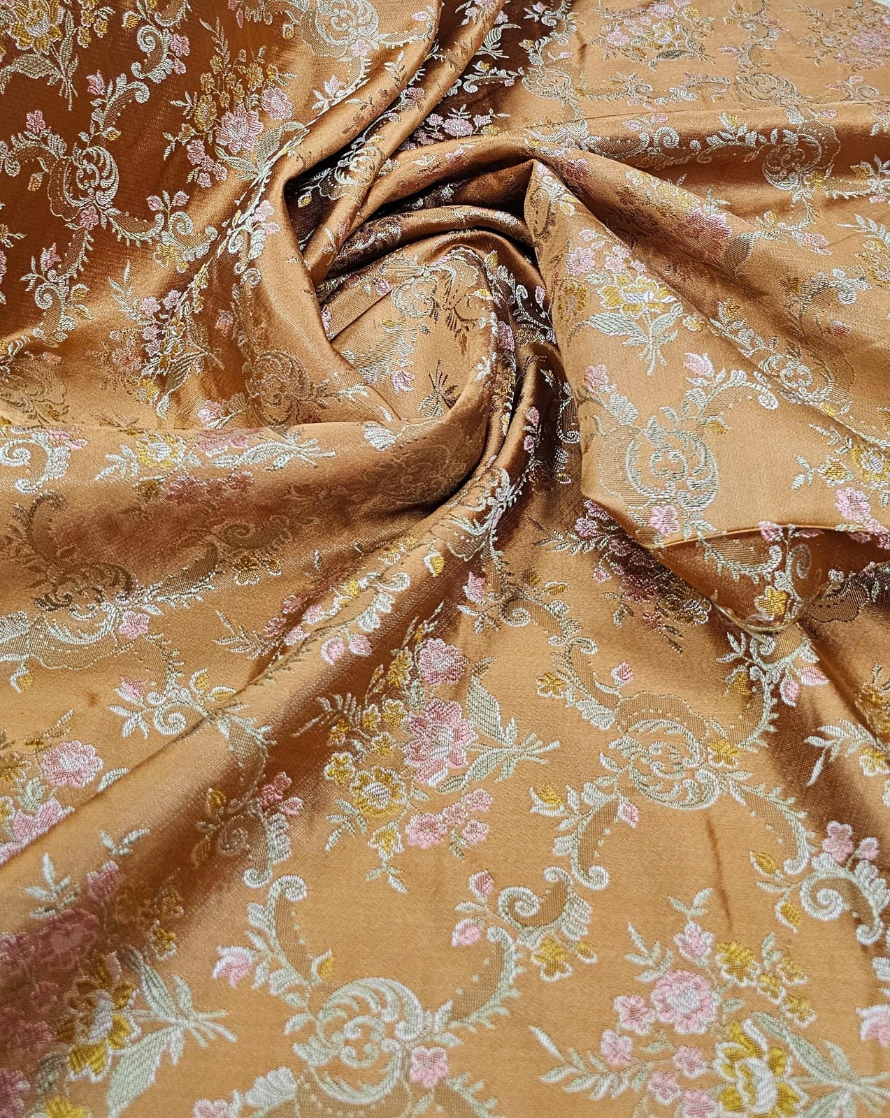 Jacquard Gobelem de Viscose Floral Fundo Bronze - Largura 1,30 m x Comprimento 4,50 m 