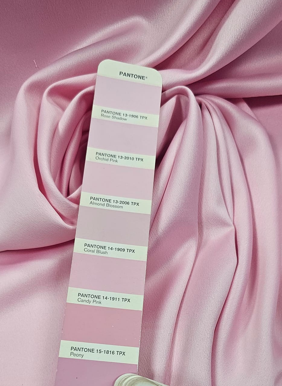 Crepe Amanda Liso Rosa Bebê  COM MANCHA - Largura 1,50 m x Comprimento 2 m 