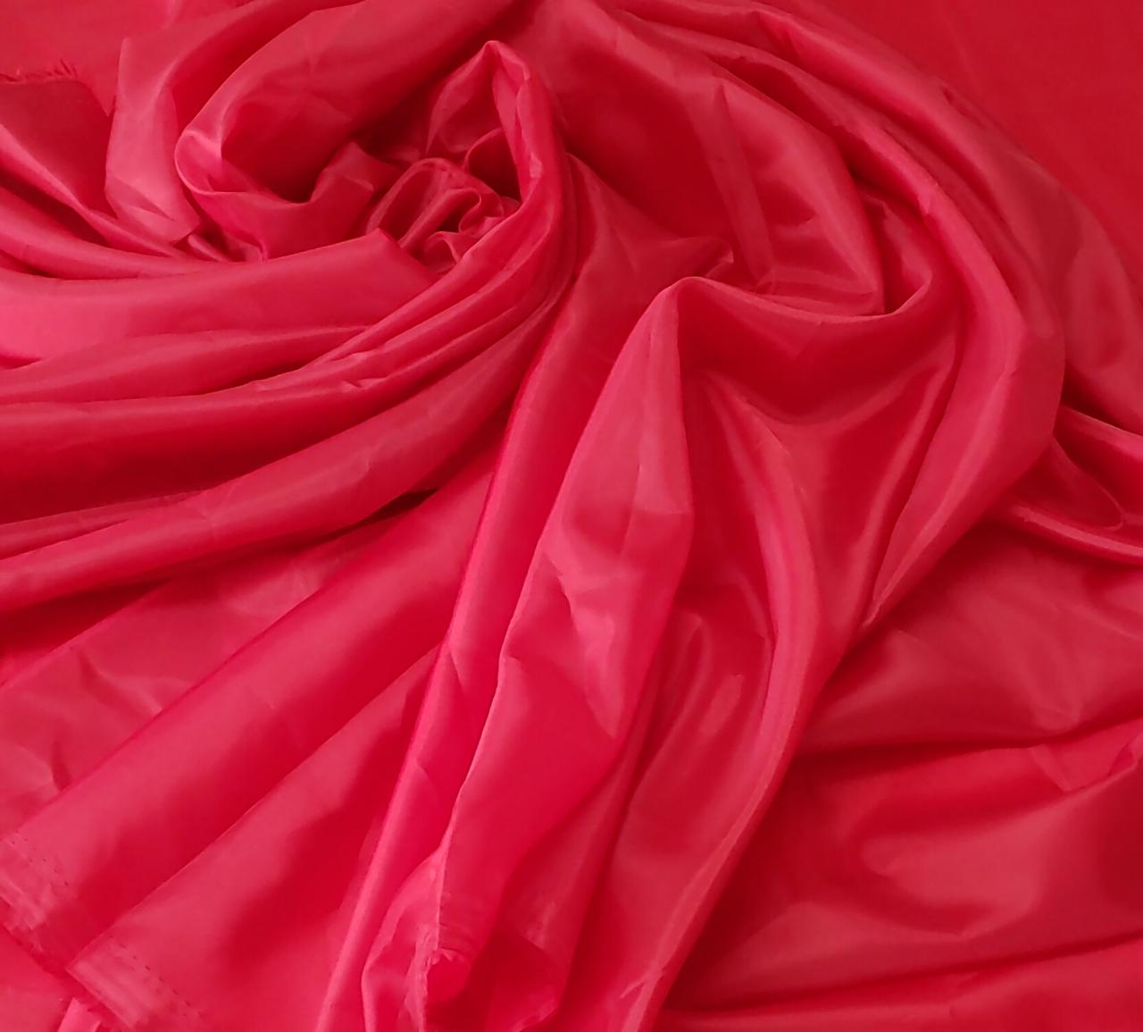 Bemberg Liso Vermelho COM MANCHA - Largura 1,47 m x Comprimento 3 M 