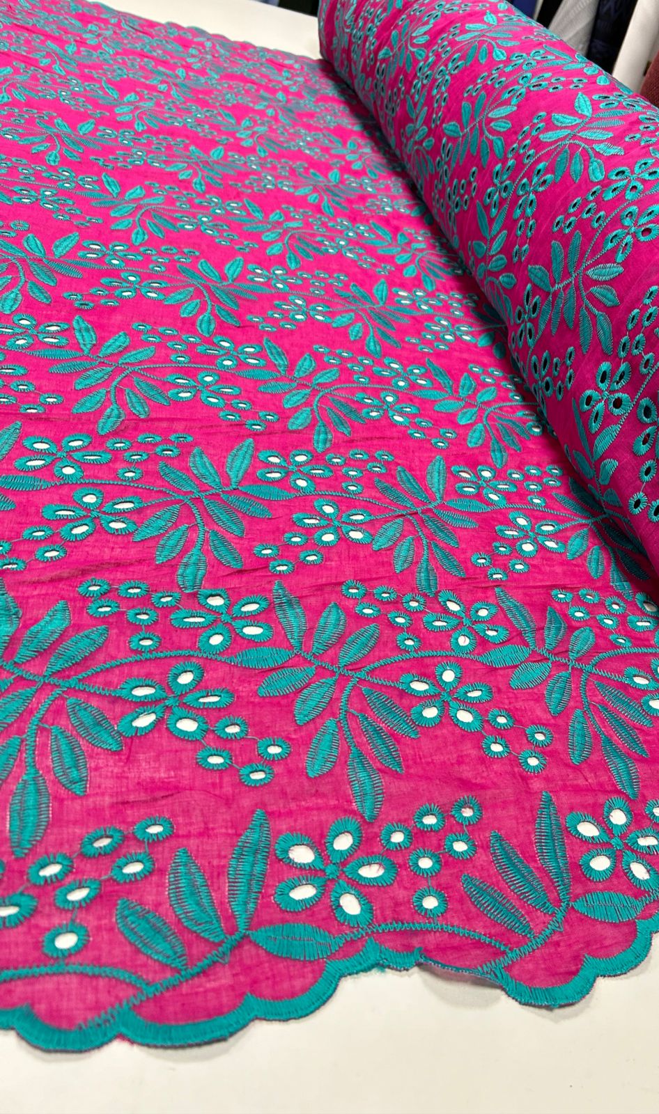 Layse Summer Neon Pink Com Verde Jade COM RASGO - Largura 1,32 m x Comprimento 0,55 cm