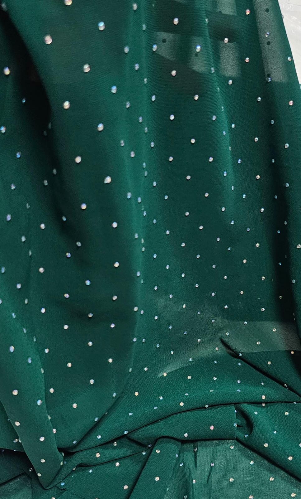 Mousseline Toque de Seda Com Strass Verde Esmeralda - Largura 1,50 m x Comprimento 1,50 m 