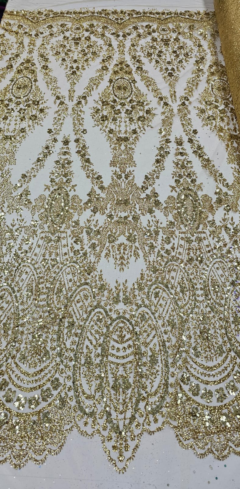 Tule Bordado com Glitter e Paetê Dourado Modelo 3563 - Largura 1,45 m x Comprimento 2 m 