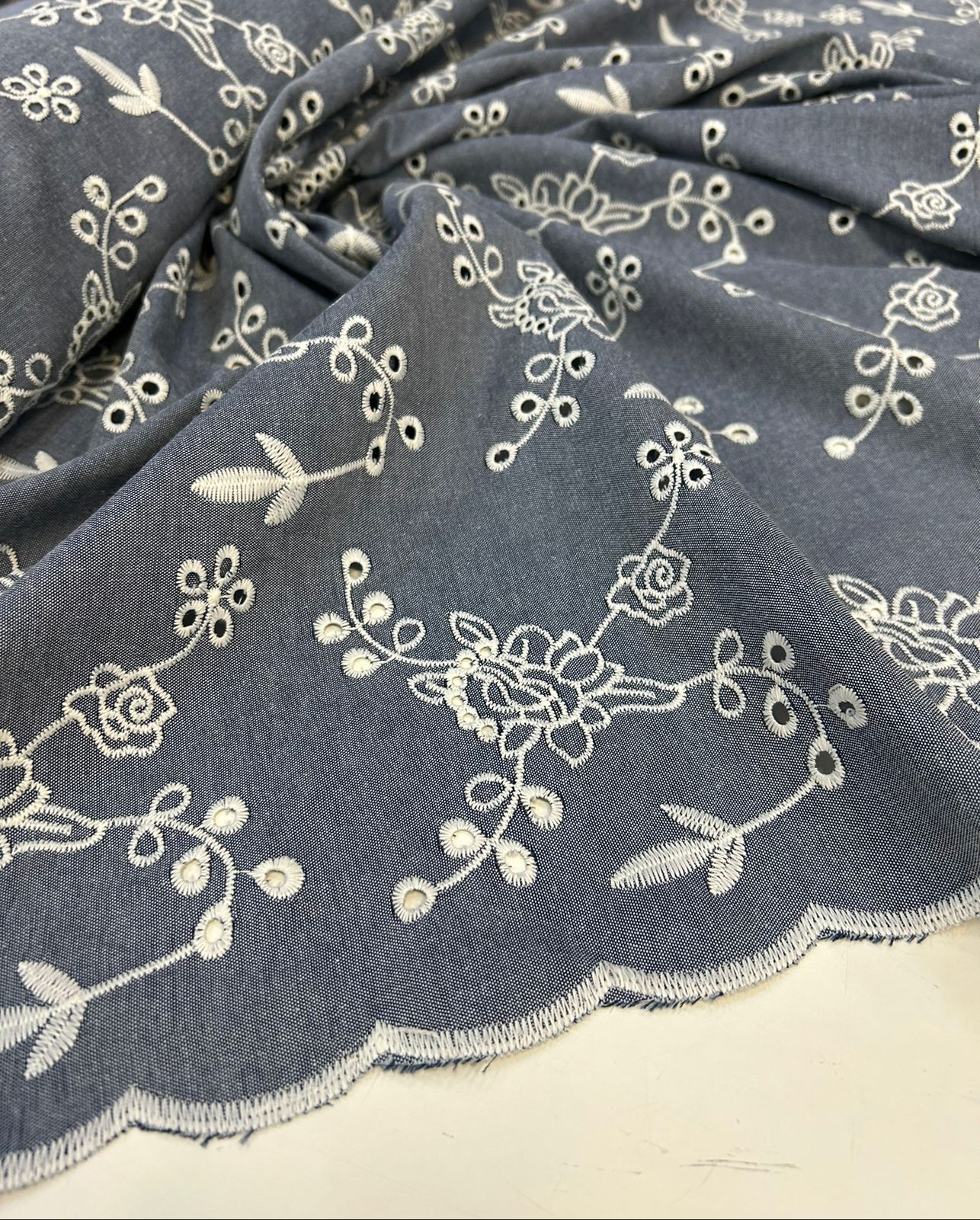 Layse Jeans Bordada BTJ  4 ESCURO -Largura 1,30 m x Comprimento 0,90 cm