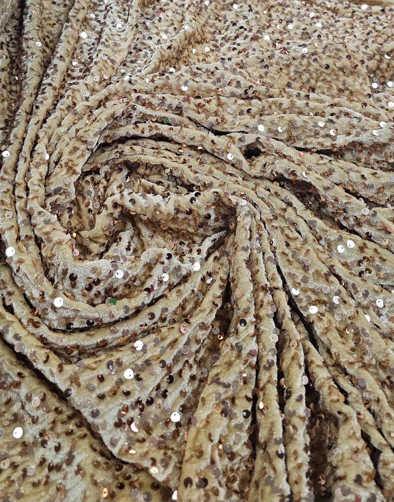Veludo Cristal Bordado Dourado Claro - Largura 1,50 m x Comprimento 3,50 m 