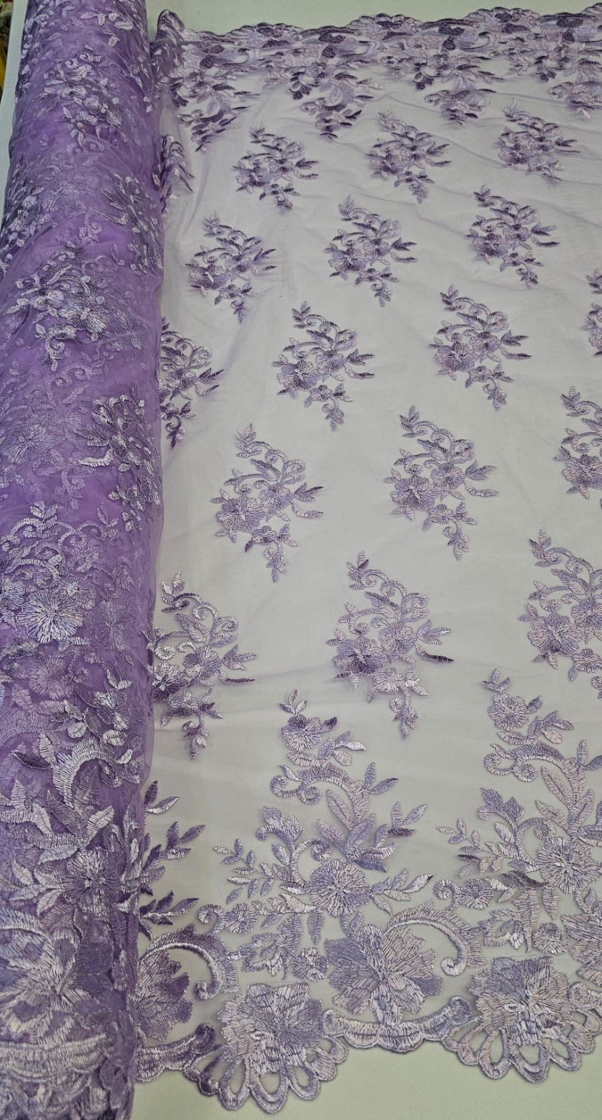 Tule Bordado com Bico Lavanda 13 - Largura 1,30 m x Comprimento 0,50 cm