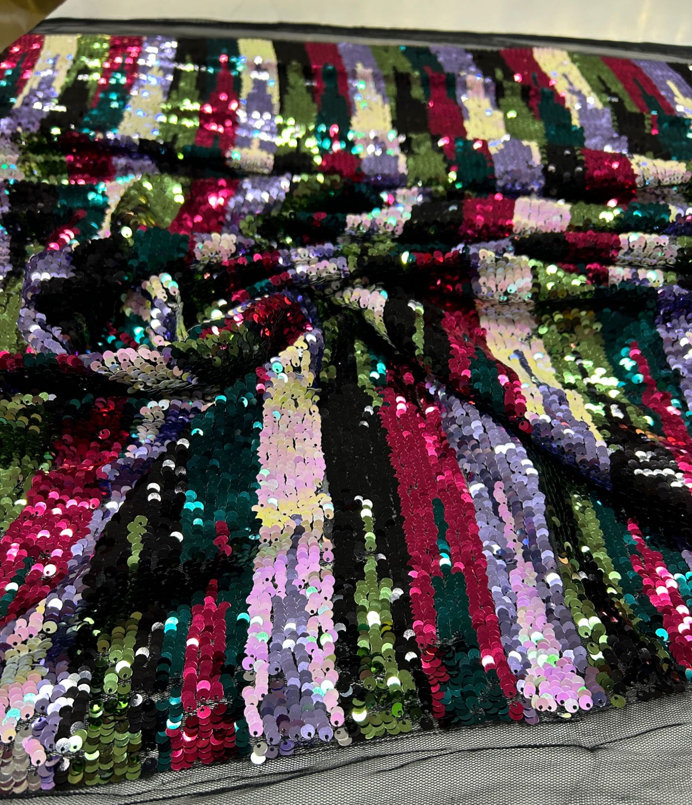 Tule Bordado Reversível Multicolor - Largura 1,25 m x Comprimento 3,75 m 