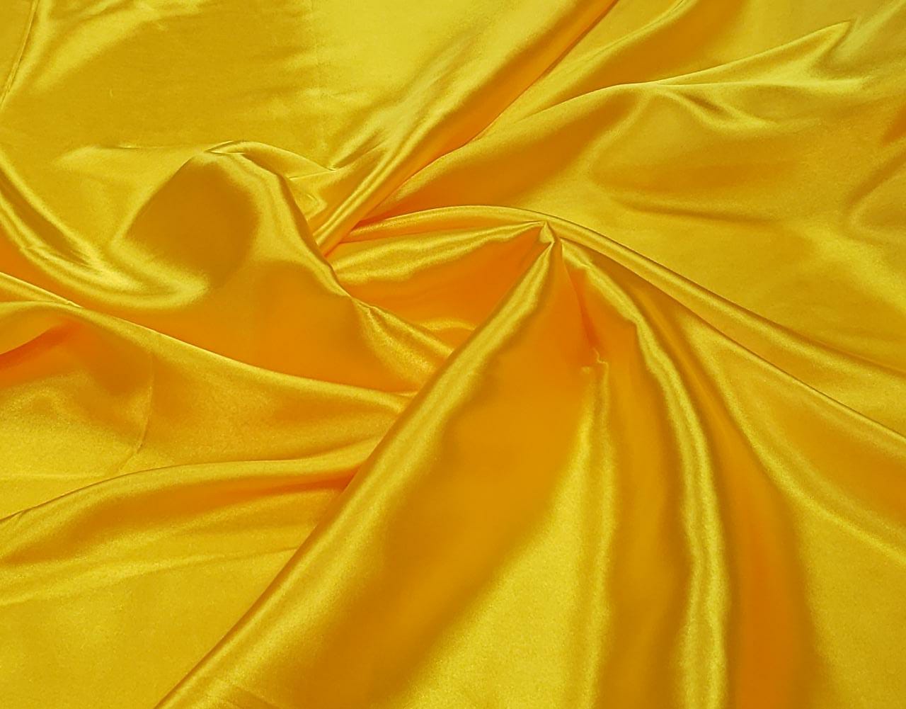 Cetim Charmeusse Liso Amarelo Ouro COM SUJEIRA E AMASSADO - Largura 1,47 m x Comprimento 3,80 m 