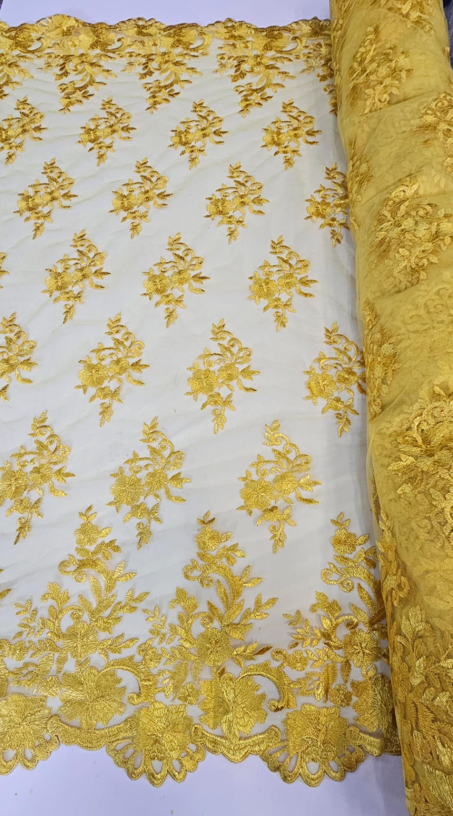 Tule Bordado com Bico Amarelo Ouro  13  - Largura 1,35 m x Comprimento 1,40 m