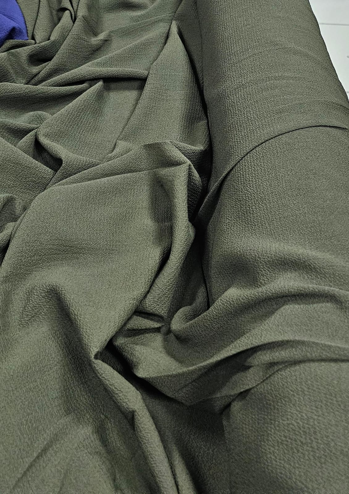 Crepe Burble Verde Militar com Elastano - Largura 1,55 m x Comprimento 1 m 