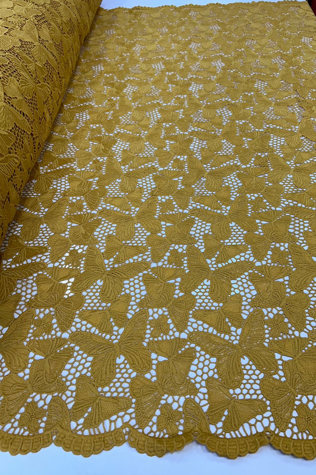 Renda Guipir Mostarda Borboletas  - Largura 1,35 m x Comprimento 0,90 cm