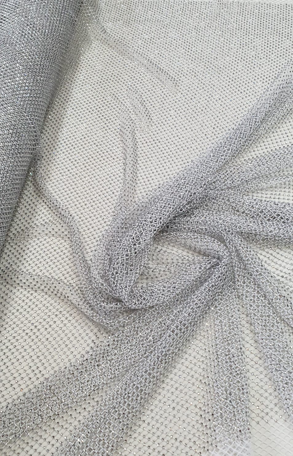 Tela Arrastão Branco com Pedrarias Prata - Largura 1,30 m x Comprimento 1 m 