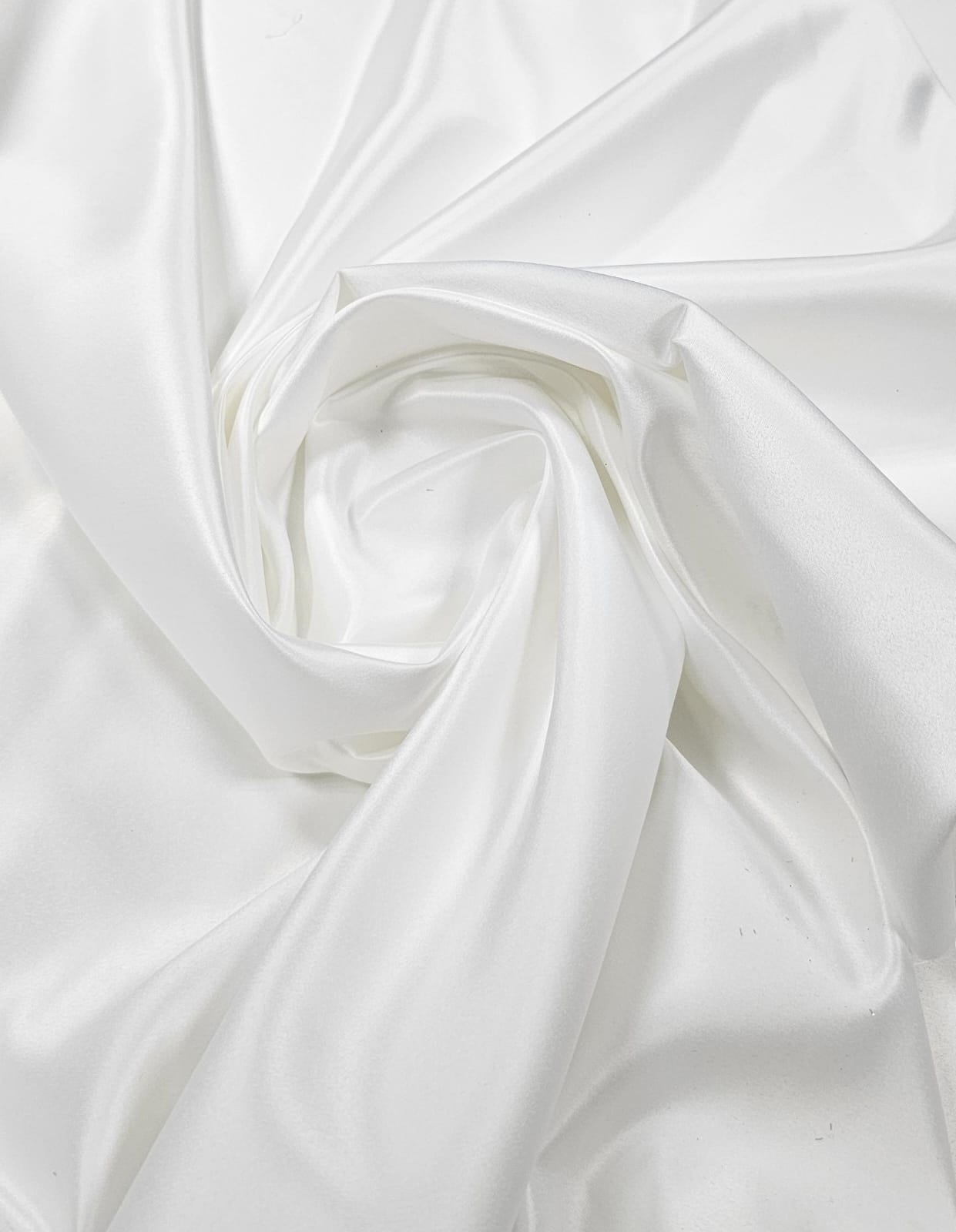 Cetim Bucol Bride Liso Off White COM  SUJEIRA - Largura 1,47 m x Comprimento 1 m 