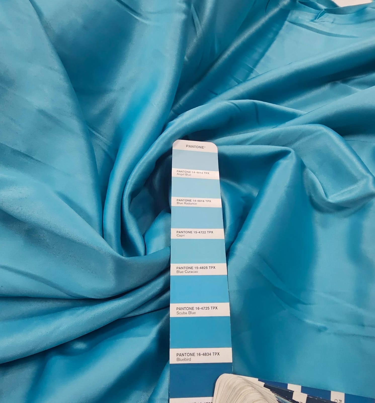Gabardine Prada Azul Tiffany COM SUJEIRA - Largura 1,47 m x Comprimento 0,80 cm