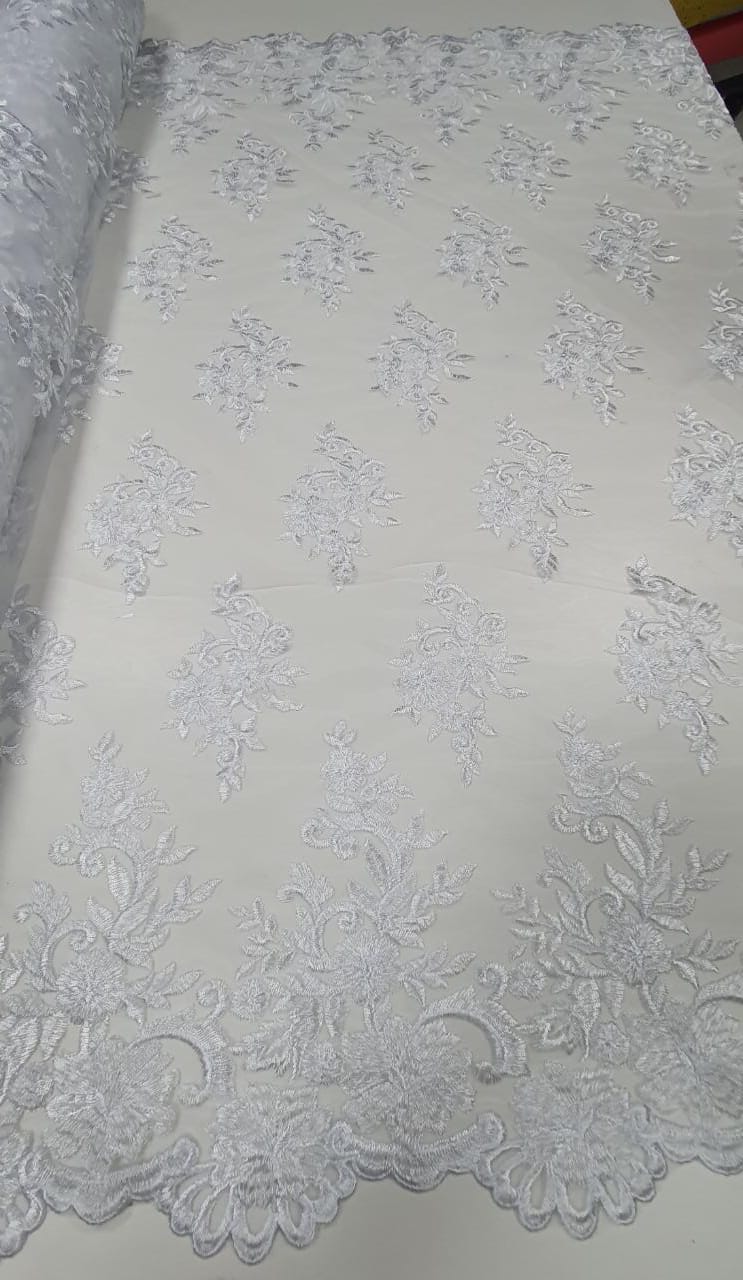 Tule Bordado com Bico Branco 13 - Largura 1,35 m x Comprimento 1,65 m 