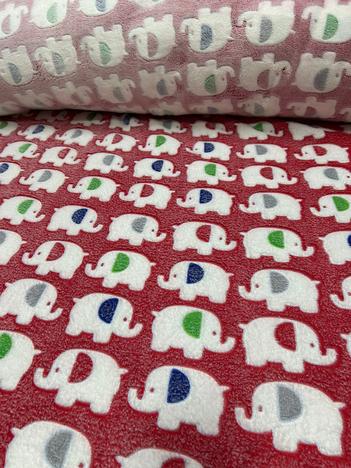 Ultra Soft Fleece 3D Estampada Elefantes Fundo Vermelho - Largura 1,60 m x Comprimento 1,30 m 
