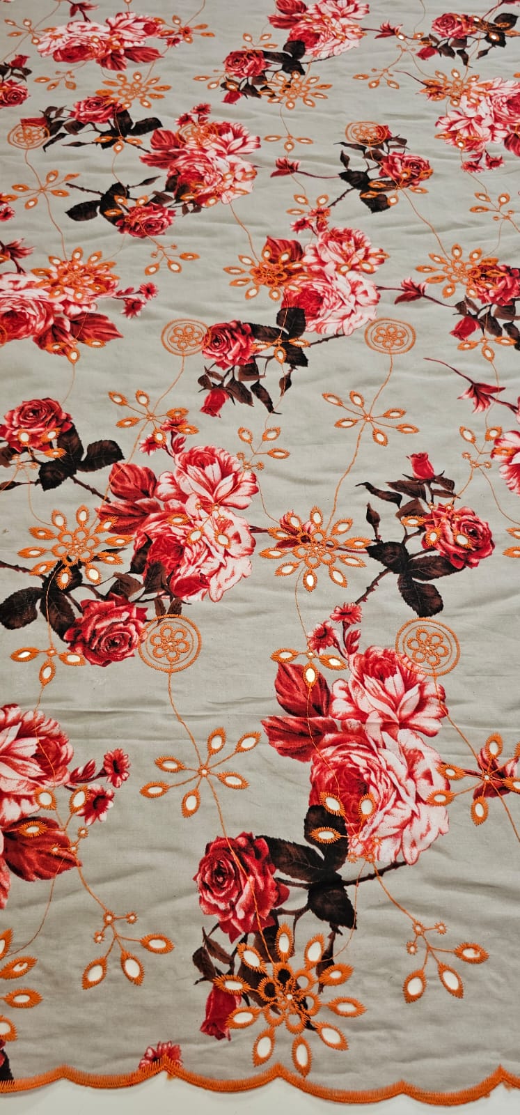 Layse Bordada Premium Estampada Laranja e Kaki Coleção 2024 - Largura 1,38 m x Comprimento 4 m 