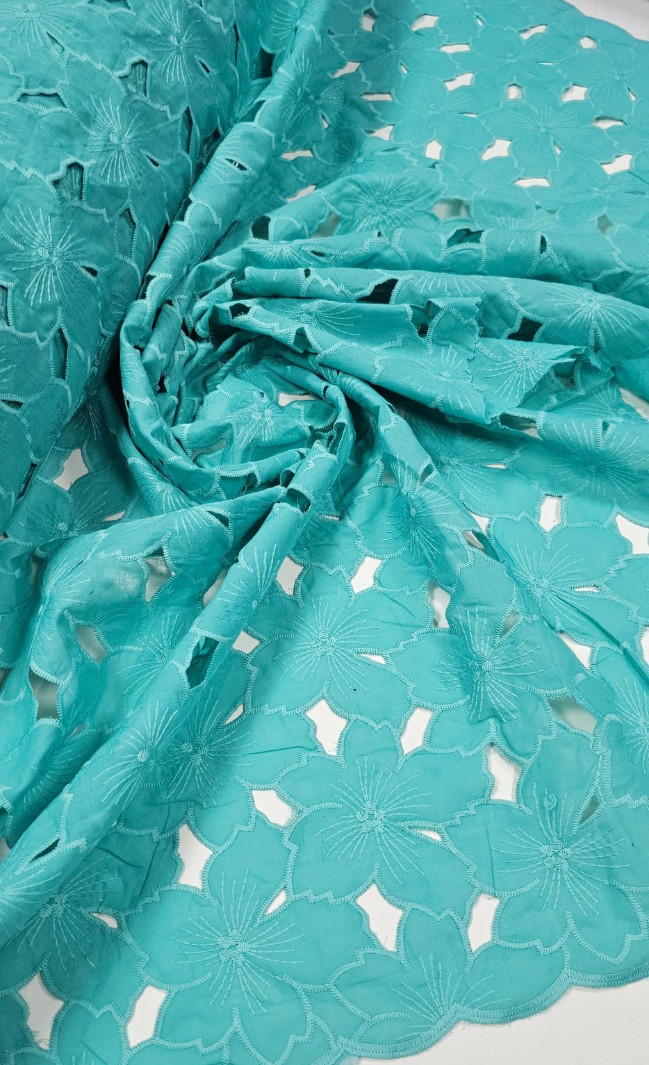 Layse Richelieu Tiffany  Flores I18   - Largura 130 m x Comprimento 0,60 cm