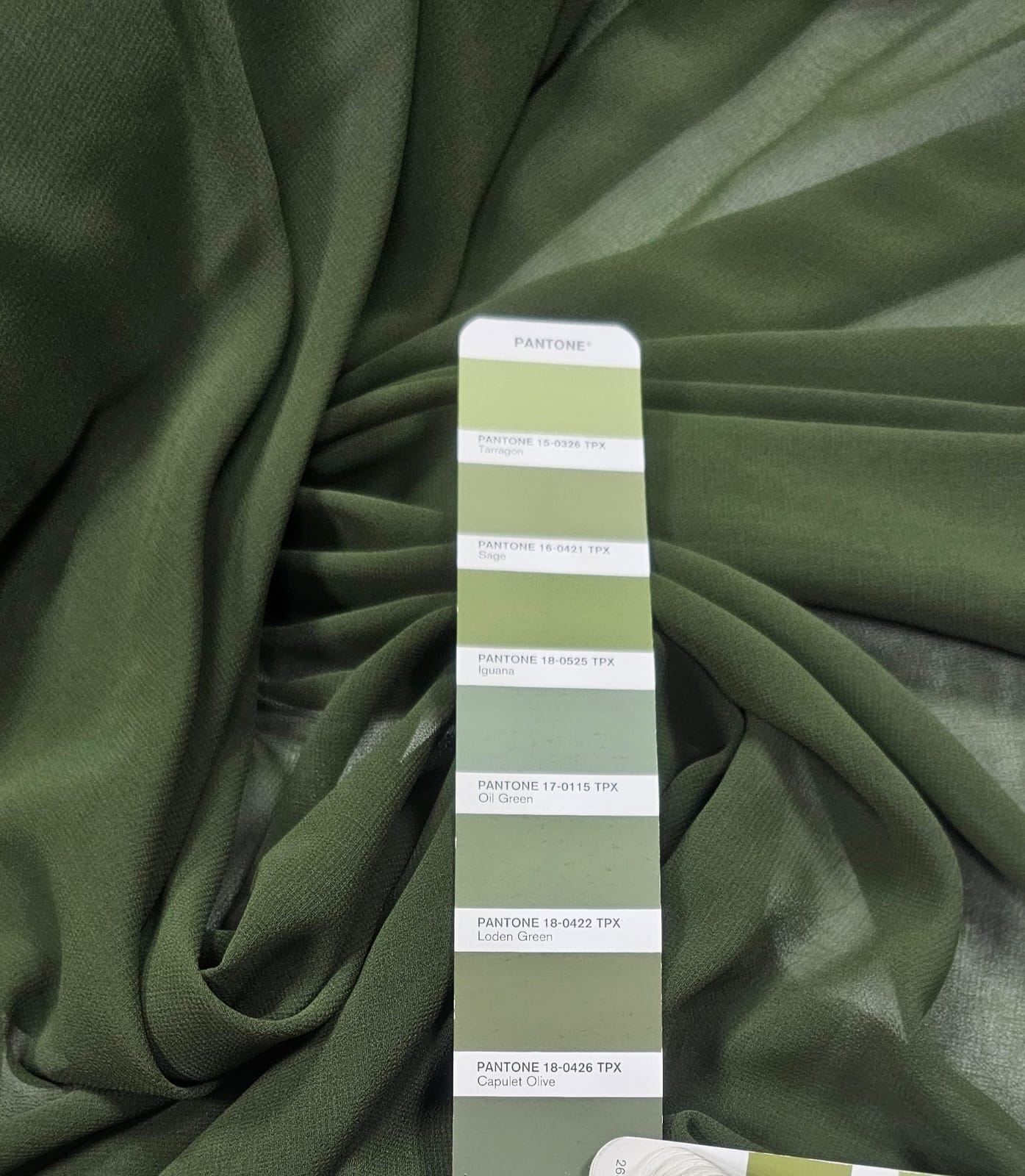 Mousseline Lisa Toque de Seda Verde Militar - Largura 1,47 m x Comprimento 1,70 m