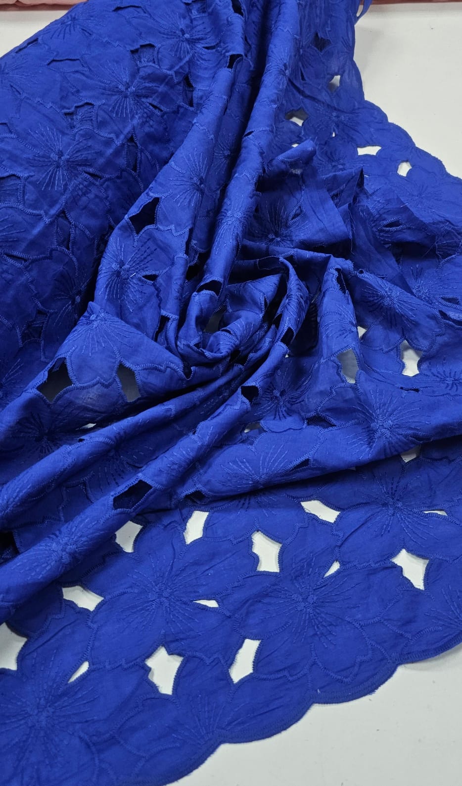 Layse Richelieu Azul Royal Flores I18 SUJO   - Largura 1,30 m x Comprimento 1 m 