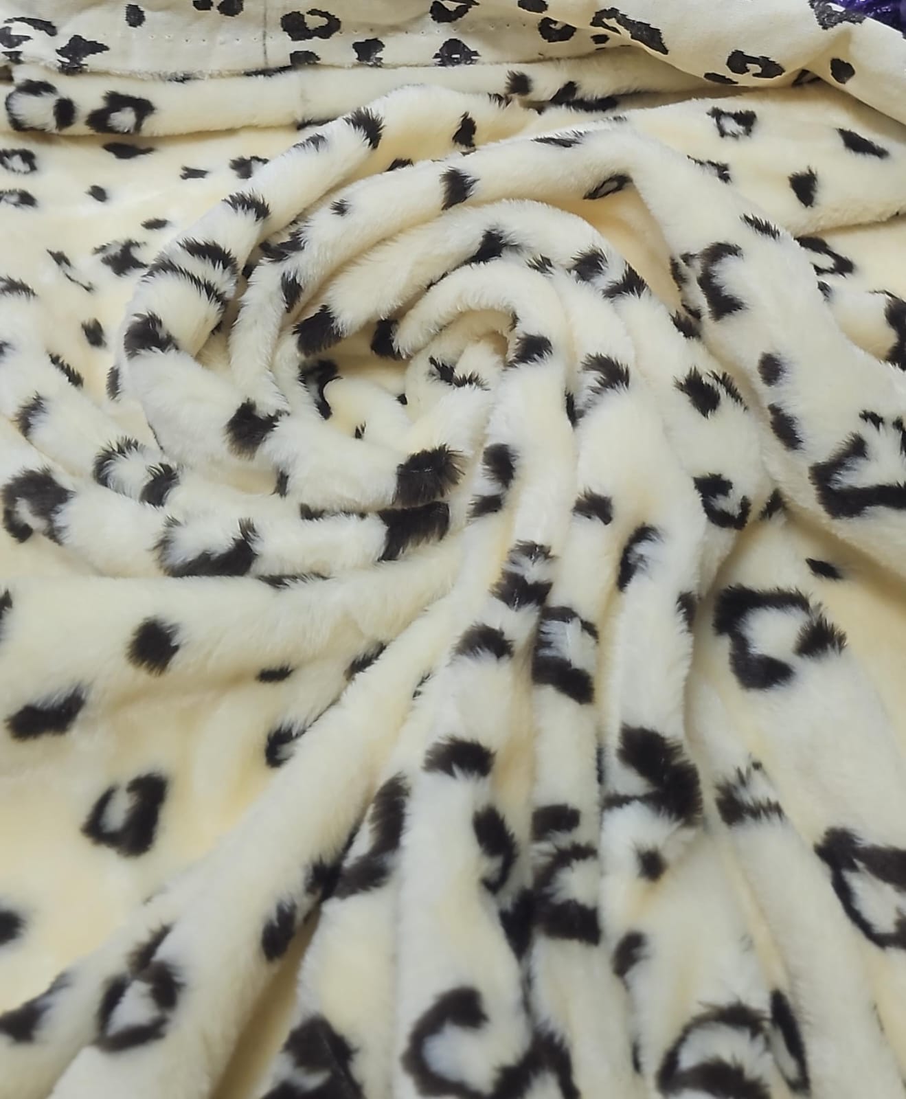 Pelúcia Animal Print Creme - Largura 1,80 m x Comprimento 1,80 m