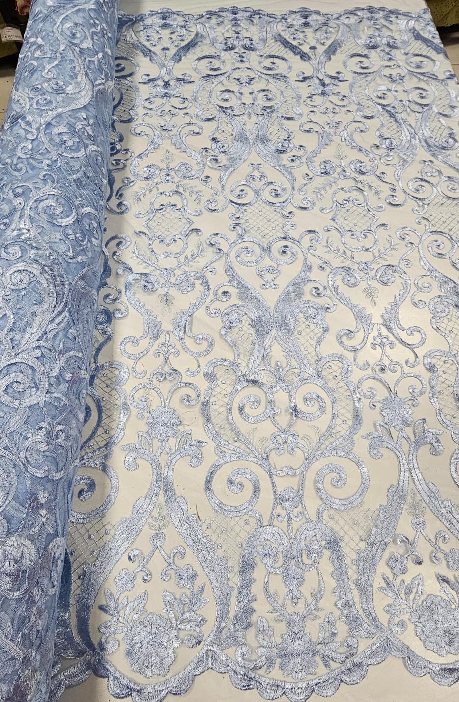 Tule Bordado Arabescos com Bico LS2321 AZUL SERENITY - Largura 1,30 m x Comprimento 3 m