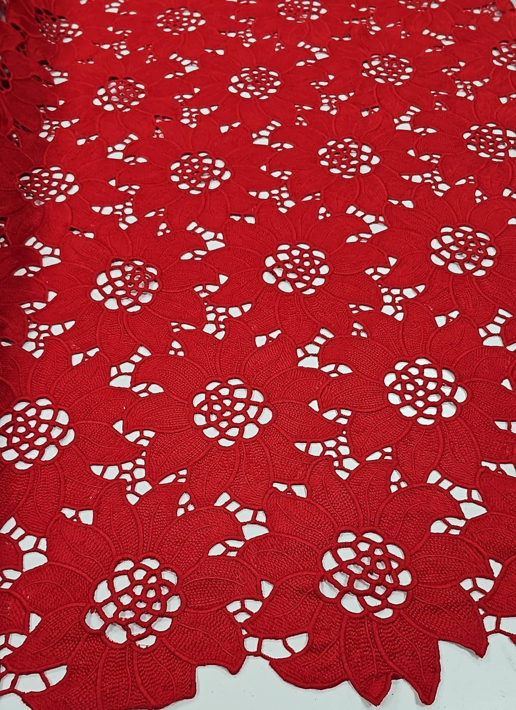Renda Guipir Girassol Dull Opaca Vermelho - Largura 1,30 m x Comprimento 2,90 m 