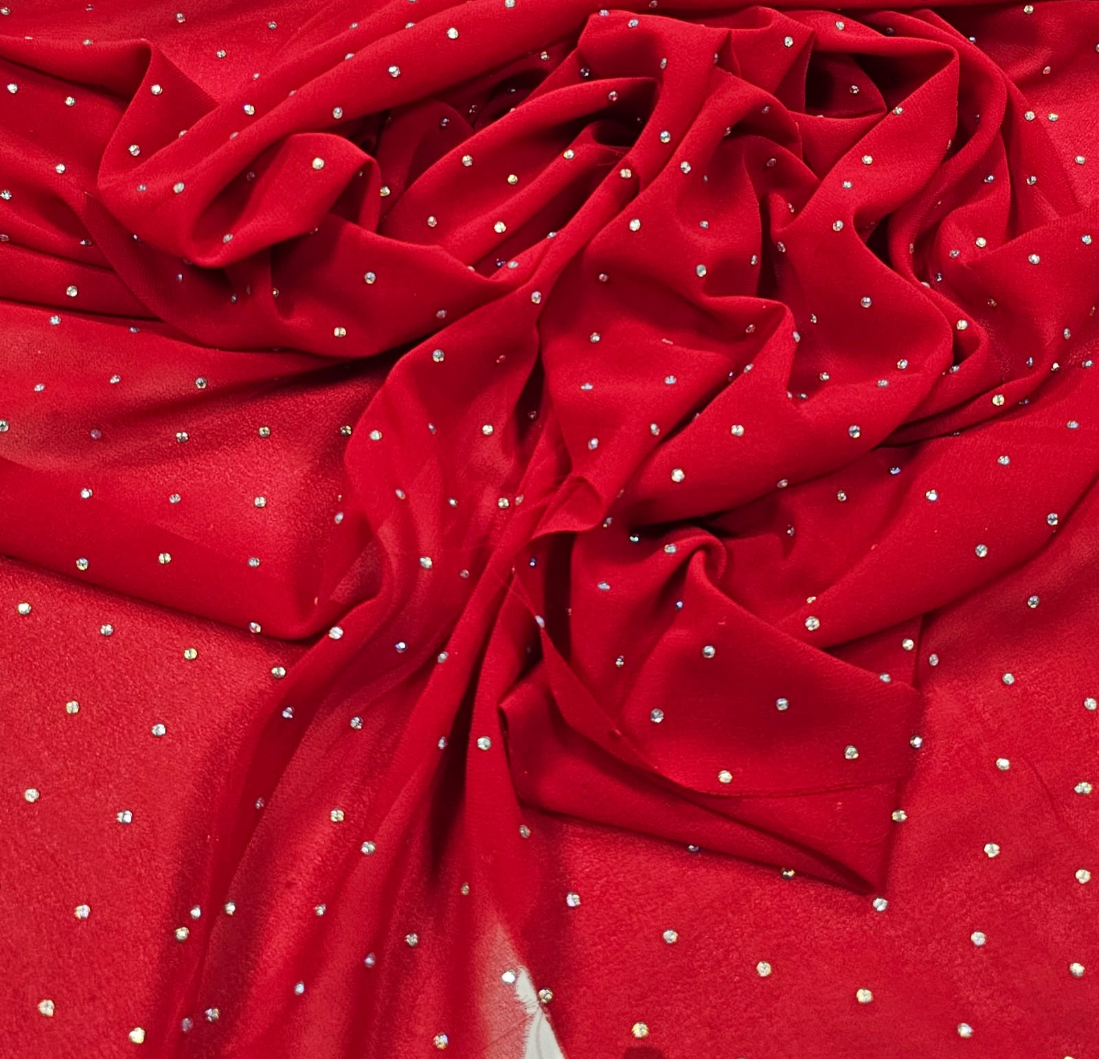 Mousseline Toque de Seda Com Strass Vermelho Ferrari - Comprimento 3,70 m x Largura 1,50 m 