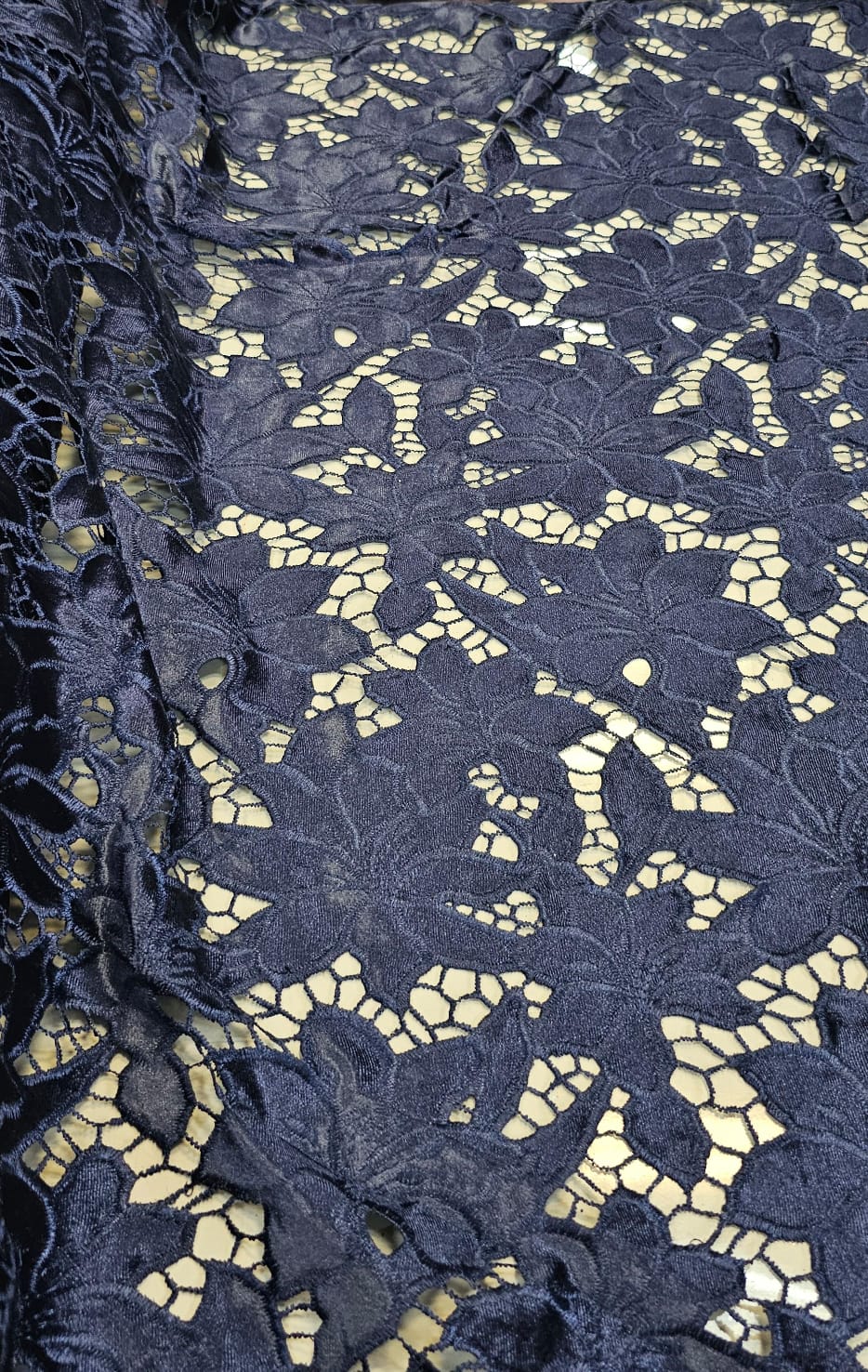 Renda Guipir Aveludada Azul Marinho Modelo 02 - Comprimento 1,,40 x Largura 1,40 m 
