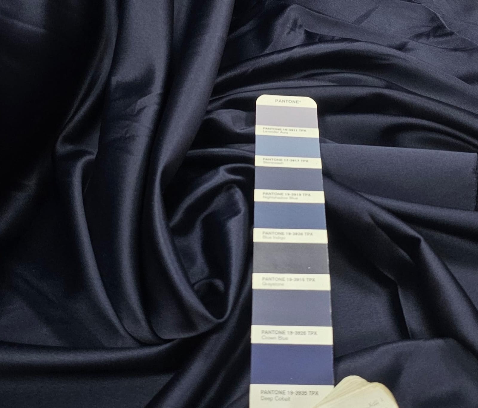 Crepe Amanda Liso Azul Marinho Noite - Comprimento 2,60 m x Largura 1,50 m 