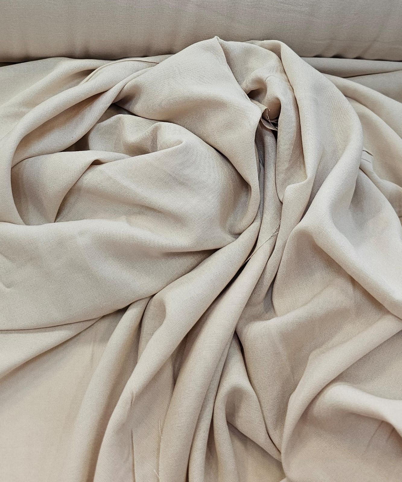 Viscose Lisa Bege - Comprimento 1,50 m x Largura 1,47 m 