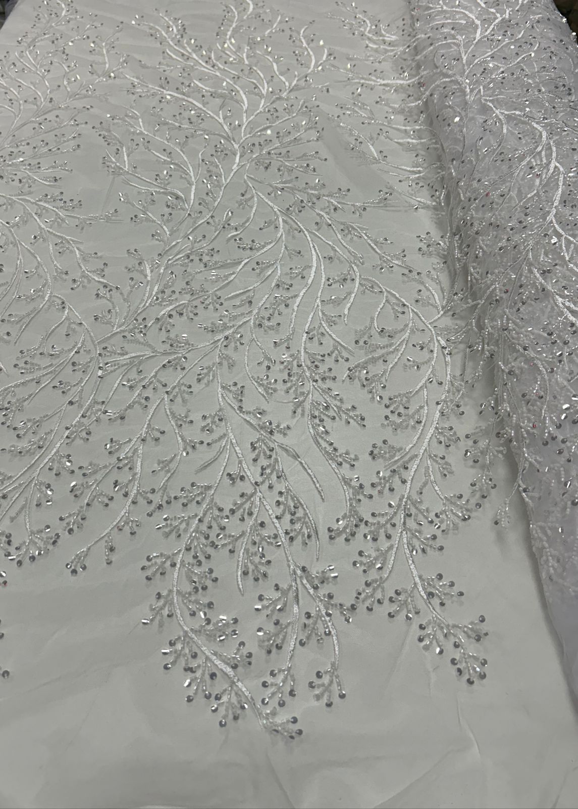 Tule Bordado com Pedrarias Ramos Branco HS783 - Comprimento 1 m x Largura 1,30 m 