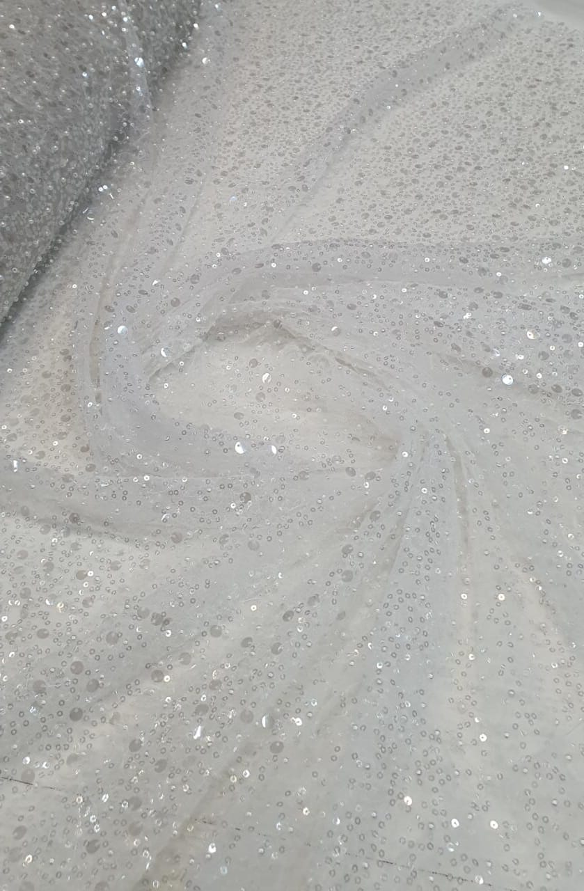 Tule Bordado Branco com Pedrarias e Paetês Transparentes - Largura 1,30 m  x Comprimento 0,60cm 