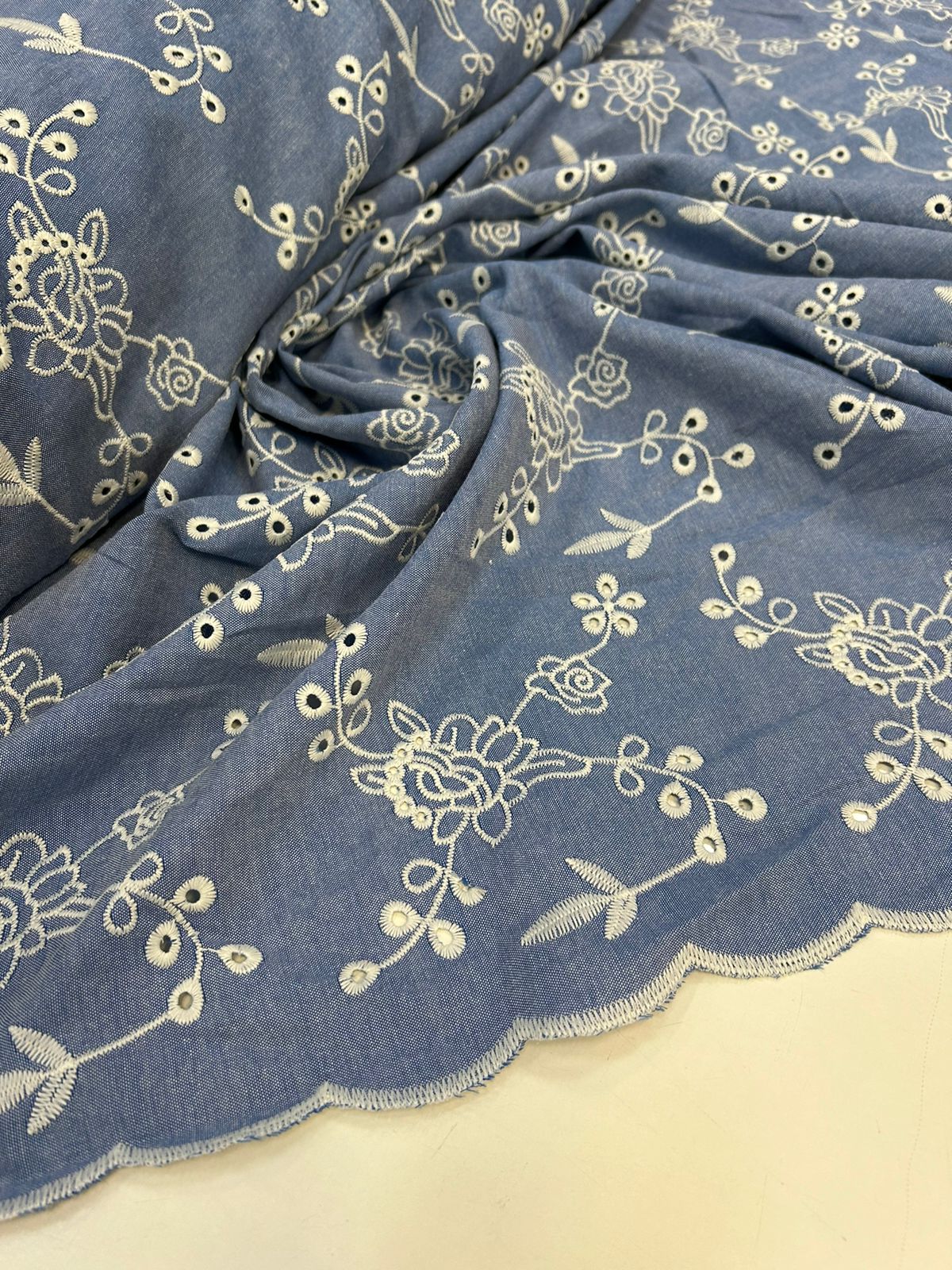 Layse Jeans Bordada BTJ 4 CLARO  - Comprimento 1 m x Largura 1,30 m 