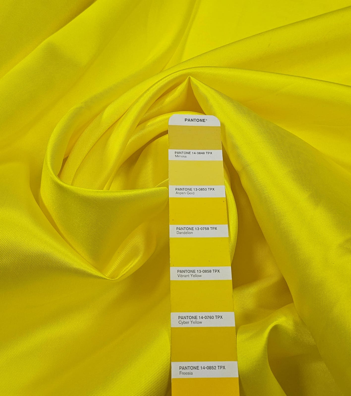 Zibeline Amarelo Ouro - Comprimento 2,50 m x Largura 1,47 m 