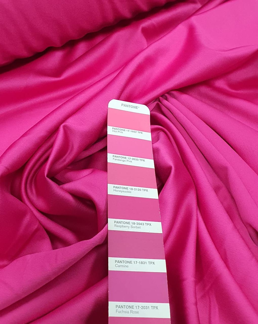 Crepe Amanda Liso Barbie Pink - Comprimento 1 m x Largura 1,50 m 