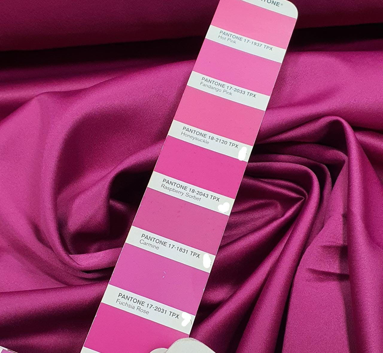 Crepe Amanda Liso Rosa Fucsia - Comprimento 2,50 m x Largura 1,50 m 