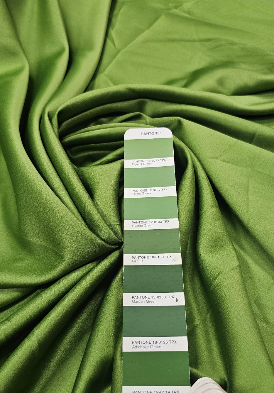 Crepe Amanda Liso Verde Oliva Claro - Comprimento 4,50 m x Largura1,50 m  