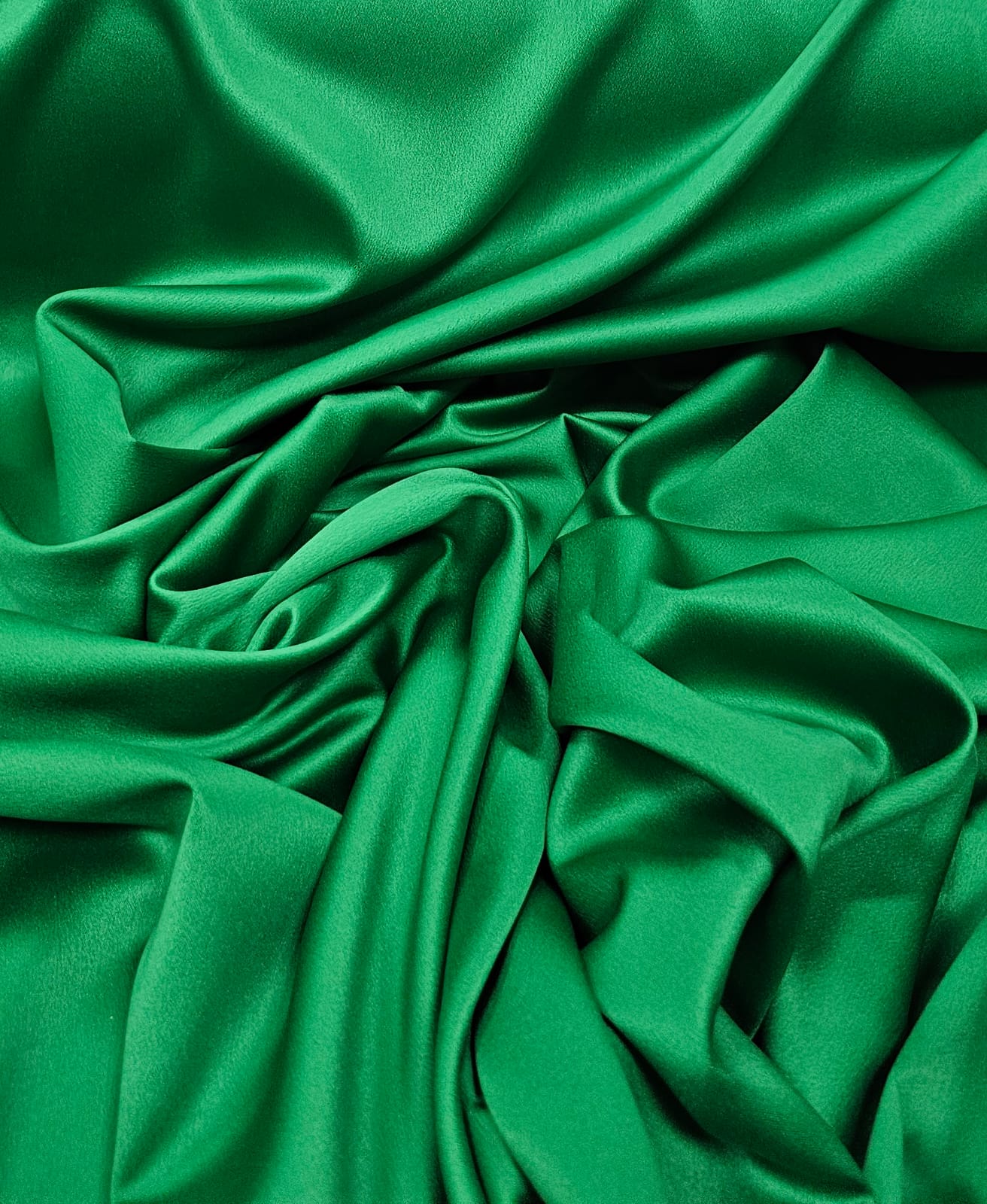 Crepe Amanda Liso Verde Bandeira - Comprimento 3 m x Largura 1,50 m 