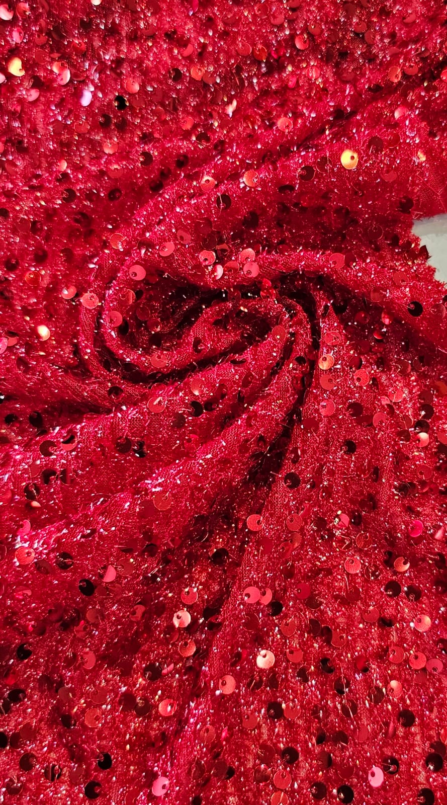 Lurex Bordado com Paetês Vermelho Ferrari - Comprimento 2,50 m x Largura 1,38 m 
