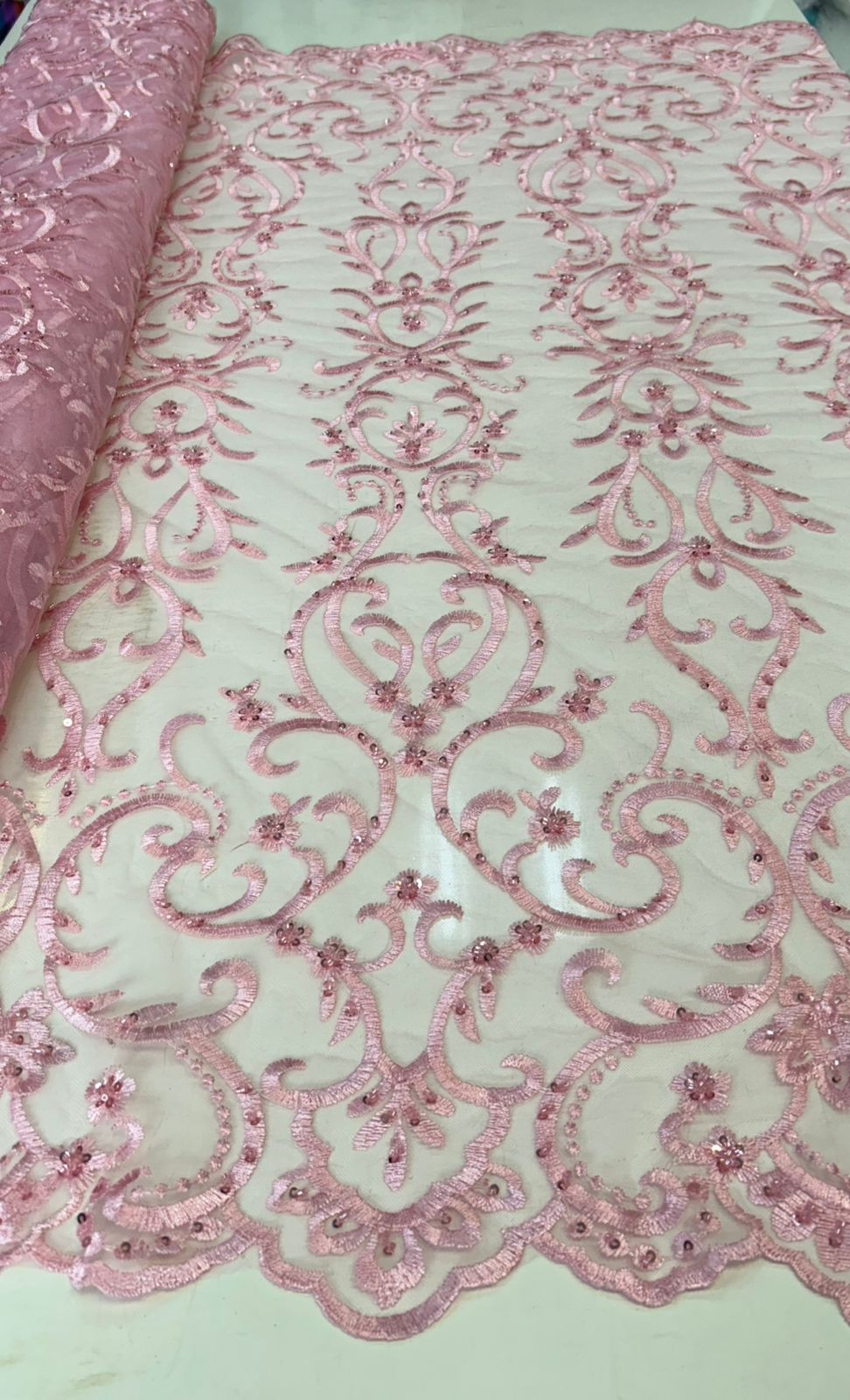 Tule Bordado com Pedrarias em Arabescos Rosa Bebê LO23 - Comprimento 1 m x Largura 1,30 m 