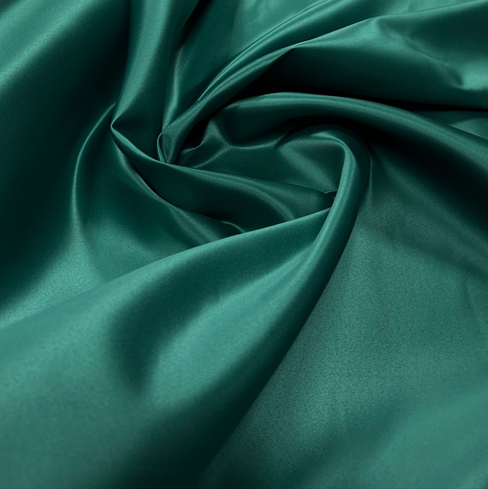 Cetim charmeusse  Liso Verde Esmeralda  - Comprimento 2 M X lARGURA 1,47 M 